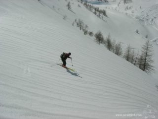 mark sul ripido pendio sopra le bergerie
