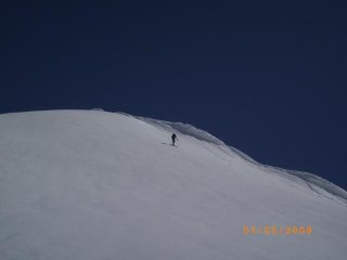 imponenti cornici sotto la cima 