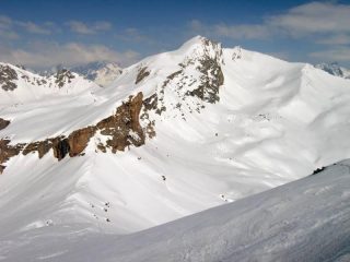Dalla cima del Bellino, il Monte Maniglia