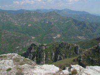Uno sguardo verso le falesie di Castelbianco