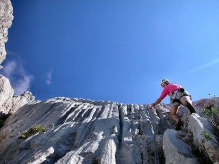Pointe E du Midi ( Pointe Dzérat ) 2278 m Arche à Gauche: le cannelures del terzo tiro