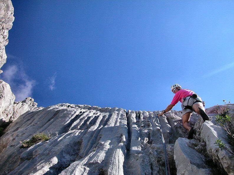 Pointe E du Midi ( Pointe Dzérat ) 2278 m Arche à Gauche: le cannelures del terzo tiro