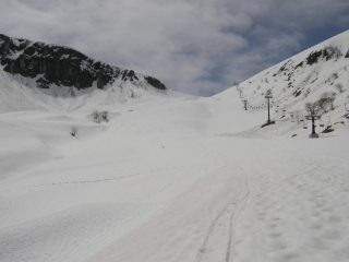 Il canalone ancora abbondantemente innevato