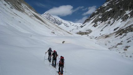 traversato l'aletschgletscher, inizia la salita al bivacco