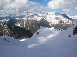 Sulla destra il colletto dove avremmo dovuto scavalcare la cresta est della Grivoletta...