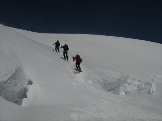 passaggio sul ponte sotto la vetta