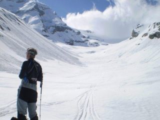 Il vallone con la cima tra le nubi