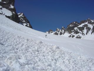 Discesa nel Vallone superiore del Piz