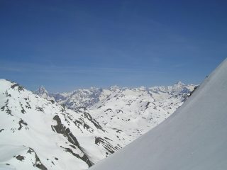 Salendo uno sguardo verso l'Oberland
