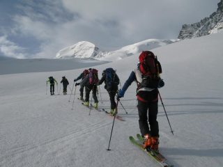 In marcia verso la Porta Nera