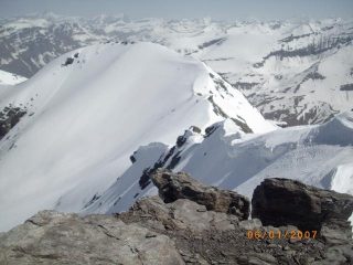 in primo piano partenza del versante nord, sullo sfondo scivolo della Haie 