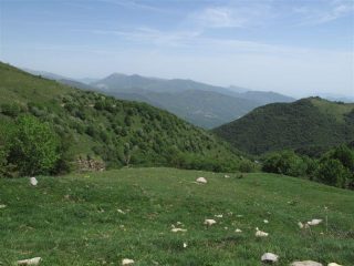 Poilarocca e la valle dalla strada del Garezzo