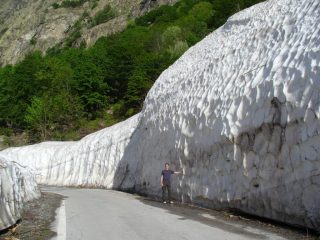 la strada di accesso alle terme solo recentemente aperta