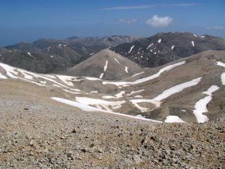 Al centro della foto il Monte Modaki