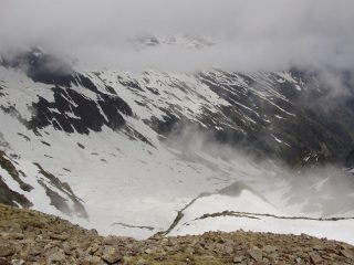 Il vallone di discesa visto dalla cima
