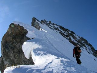 Finsteraarhorn, cresta NO, 1