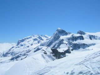 In primo piano il Breithorn, e sullo sfondo, Nordend, Dufour, Zumstein e Gnifetti
