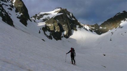 Salendo al Becco Alto d'Ischiator