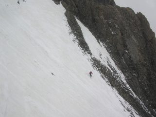 Discesa nel canale che scende dalla Breche de la Loza.