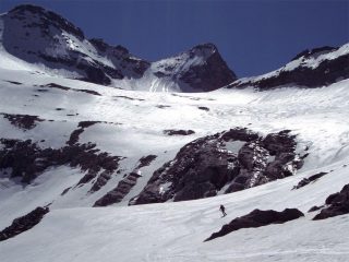 tracce di discesa su ottimo firn