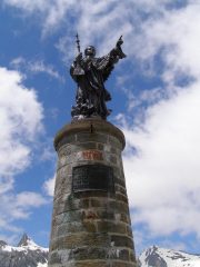 La statua di San Bernardo
