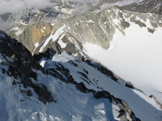 la cresta in punta al canale