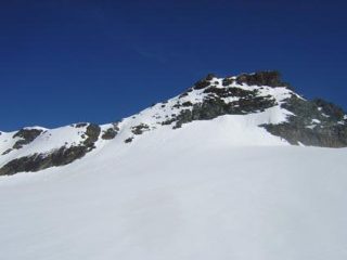 piccola ciamarella con a sx. il pendio di neve inconsistente