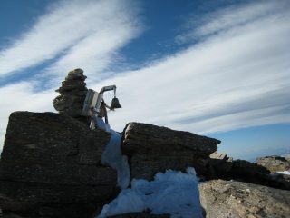 La campana in vetta al Roc