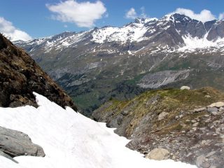 L'imbocco del canalino che consente di scendere a 20' dall'auto.