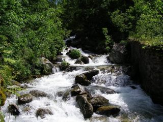 torrente sopra Serre di Oncino