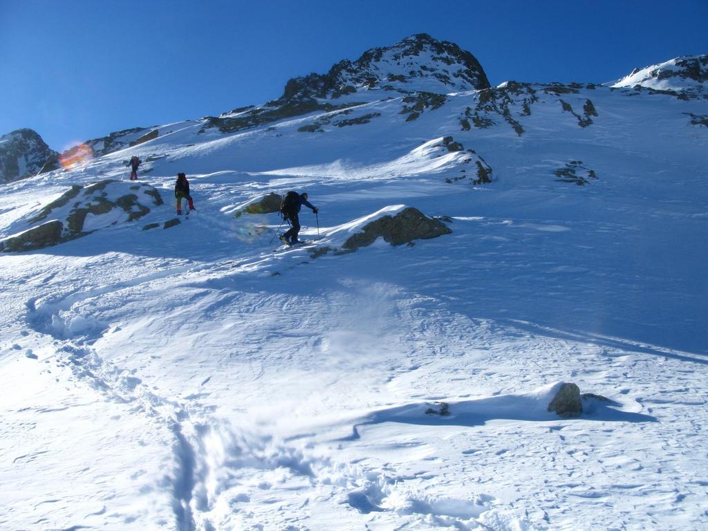 lungo un ripido pendio sotto le Punte di Schiantalà 