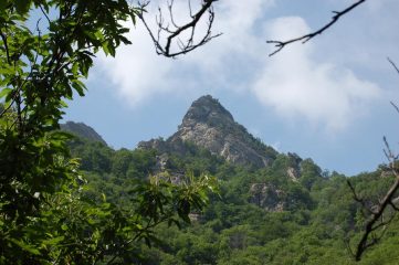 il dente orientale con la cappella in cima