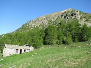 Cà Bianca ed in alto la Ciarma