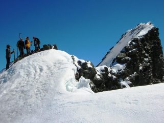 Punta sciistica. Si vede la vetta (3607 m) e la cresta per raggiungerla, ma non il gendarme da scavalcare