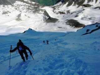 Calzati i ramponi si rimonta la parete Nord