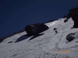 Mattia, con classe, nei pressi del grande masso 