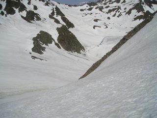 Il ripido canalino obbligatorio per andare allo Schilthorn