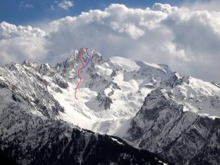 la via di salita(rosso)-in blu altro canale ottimo per la discesa...