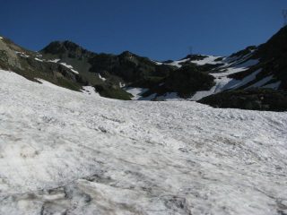 Salendo verso il Colle Larissa