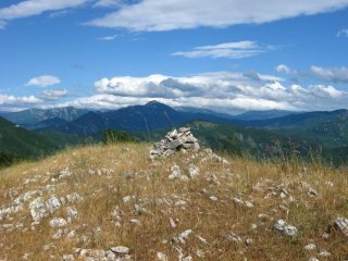 Omino di vetta sul monte Acuto