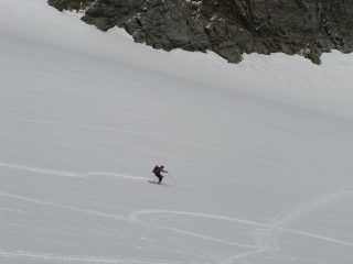alex traccia sul ghiacciaio del carro