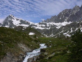 Salendo al bivacco, Mont Gelé a sinistra e Morion a destra