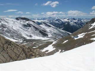Dal colle uno sguardo verso la Val Maira