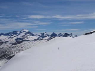 in salita sullo sfondo il Grampa