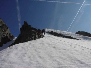 Sulla crestina a fianco del canale