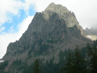 Sulla sinistra  la cresta di salita