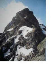 Alla base della cresta nord.ovest dove corre la via normale alla vetta c'e' la parte piu' difficile da superare.