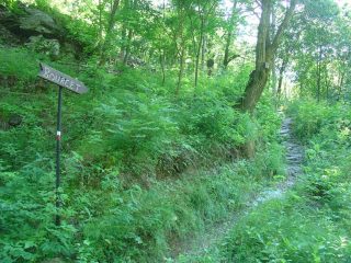 in fondo al sentiero di discesa