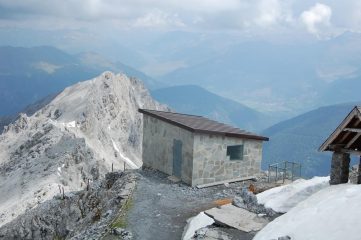 in cima