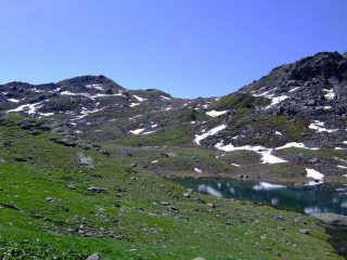 Punta Murel (a sin.) con a destra il colletto 2390, dal lago dell' Alpetto.